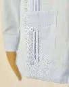 Guayabera Diplomatica Azul Detalle.webp
