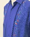 Camisa Azul Rey Detalle.webp
