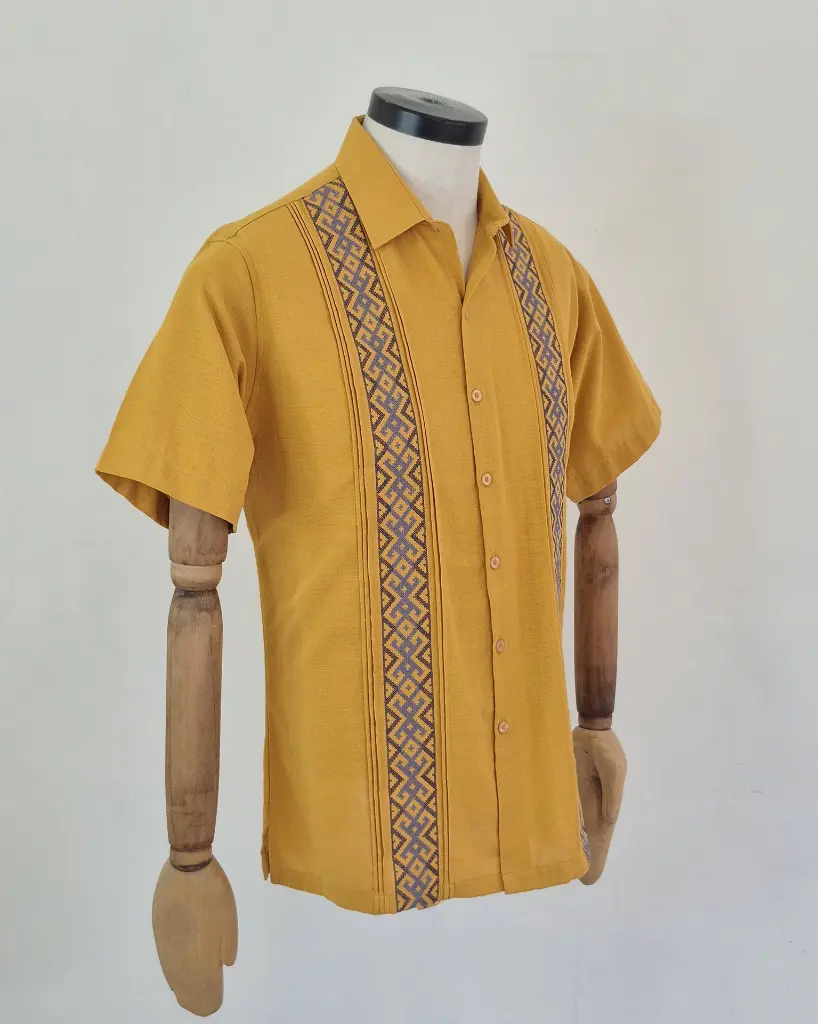 Camisa Amarilla Costado.webp