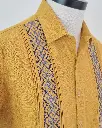 Camisa Amarilla Detalle.webp