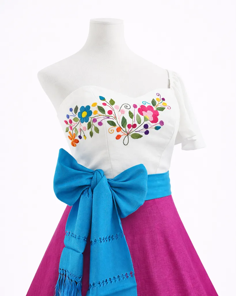 María Candelaria - Esencia IMG acercamiento.webp