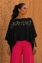 Huipil Andrea con Modelo.webp